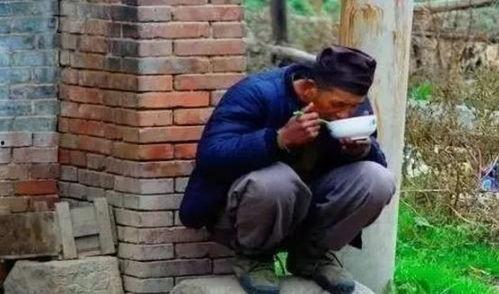 蹲在街角吃瓜,见证人间百态