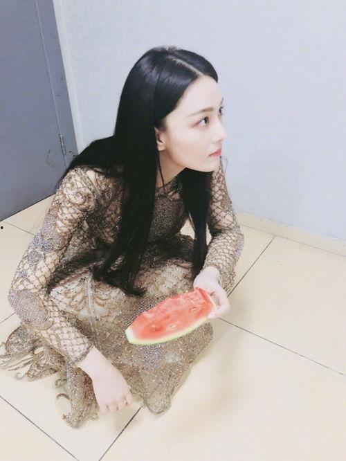 吃瓜婷儿图集,趣味横生的日常瞬间