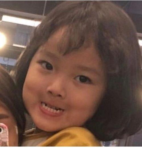 女子订婚现场吃瓜,揭秘豪门背后的甜蜜与酸楚